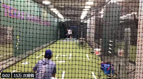 开云线上入口-媒体调侃诺维茨基投掷棒球：你还是跳投比较帅