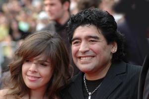 开云网站-马拉多纳女儿：我们等待刑事判决，但他们已受到社会审判