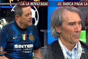 开云网站-手舞足蹈！龙赛罗身穿国米球衣参加节目，唱跳庆祝巴萨出局