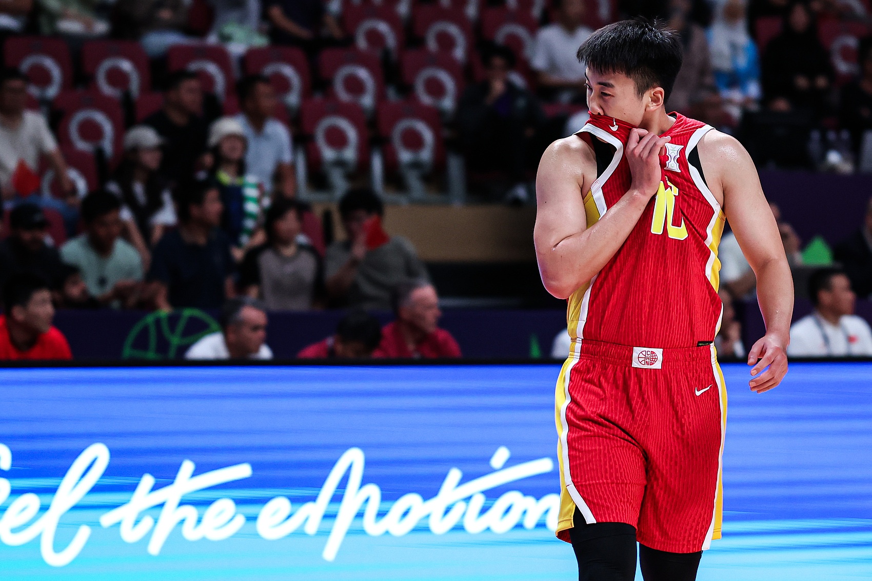 王俊杰：在海外打球两次从最厉害变倒数 自身水平像尘土一样渺小