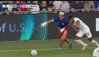 1728811446338027855.gif 1.gif