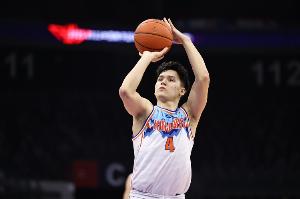 开云线上入口-外线有谱！伊力福拉提7中5拿到13分4板 三分5中3