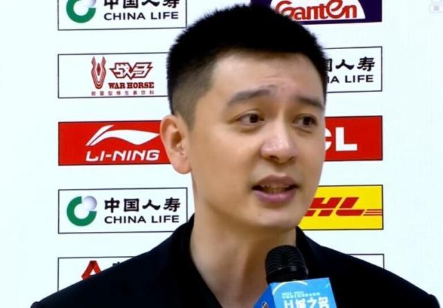 开云线上入口-杨鸣内涵采访回怼杜锋：我羡慕杜指导有统治级中锋