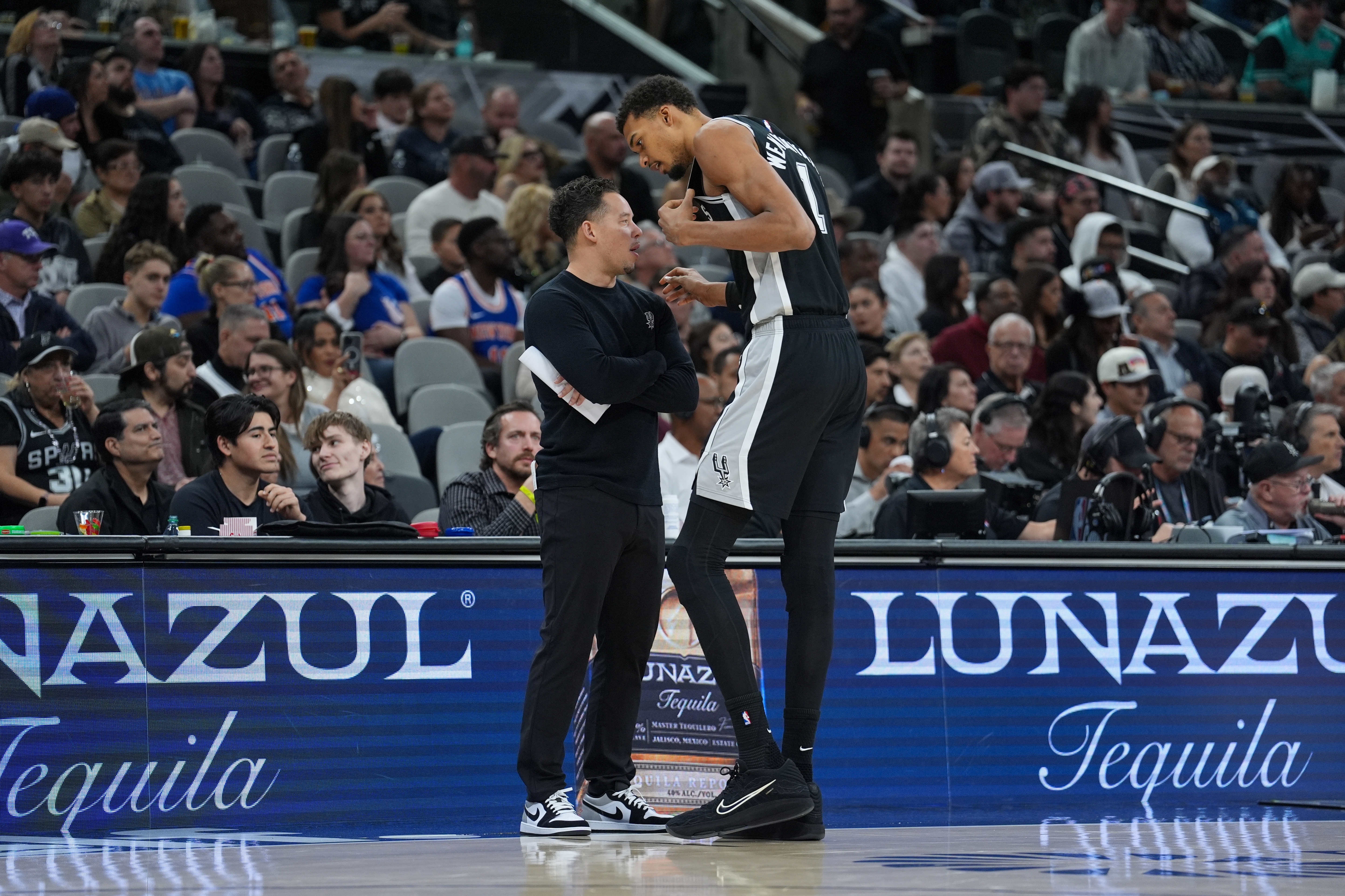 意外的不容易~文班近15场首发6场终于第2胜 9场替补仅1分惜败1场