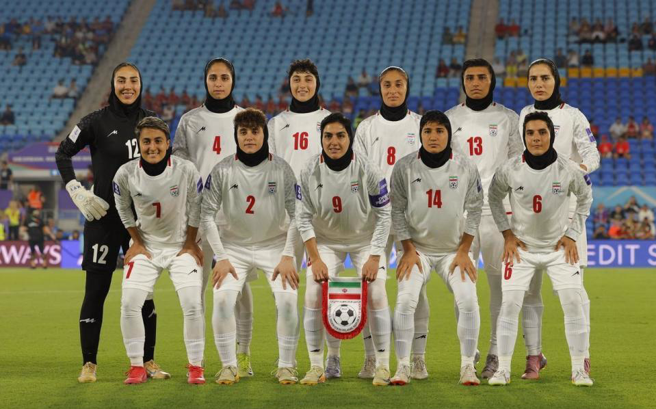 开云登录网址入口-争议？祖国遭空袭后，伊朗女足亚洲杯集体拒唱国歌！主帅面带微笑