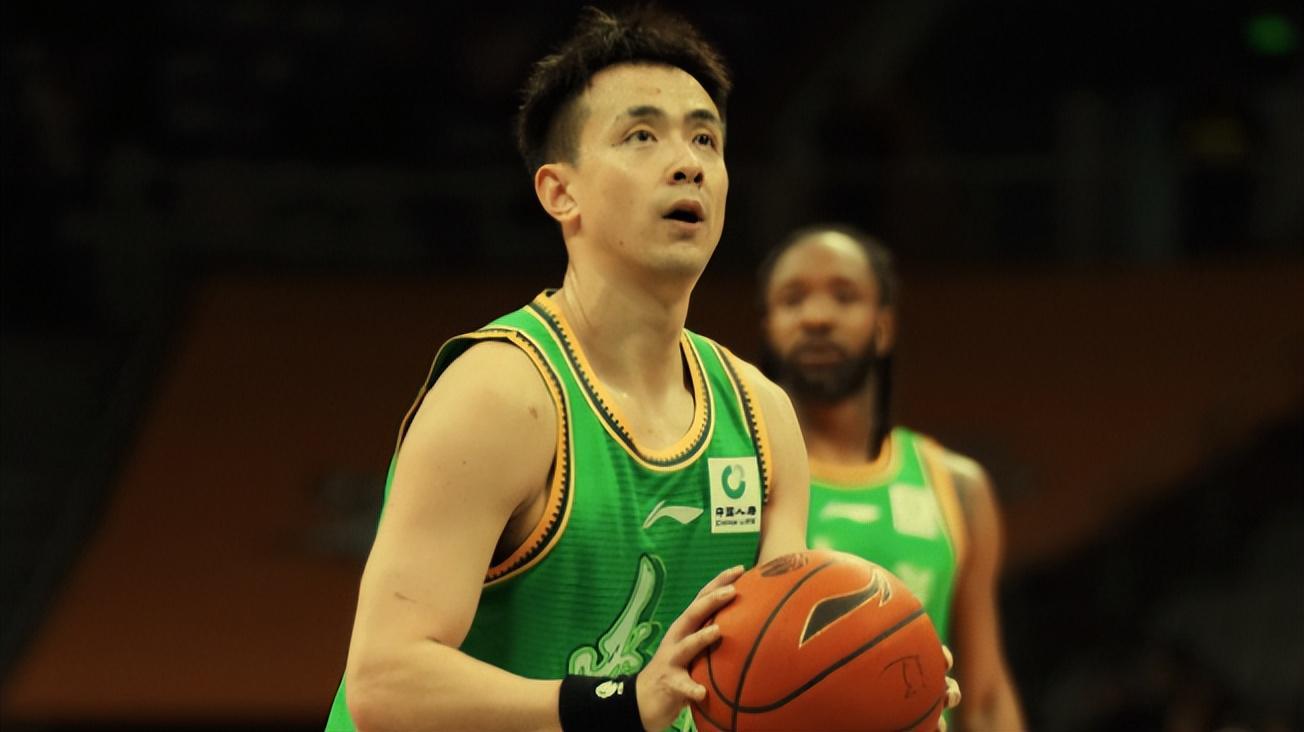 开云网站-赵继伟4+3！哈维三分球5中3得9分,布罗金顿3分1失误,辽篮落后10分